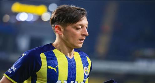  بعد رحيله عن فنربخشة.. نادٍ تركي آخر يُمهد لضم أوزيل بـ"مقطع موسيقي"